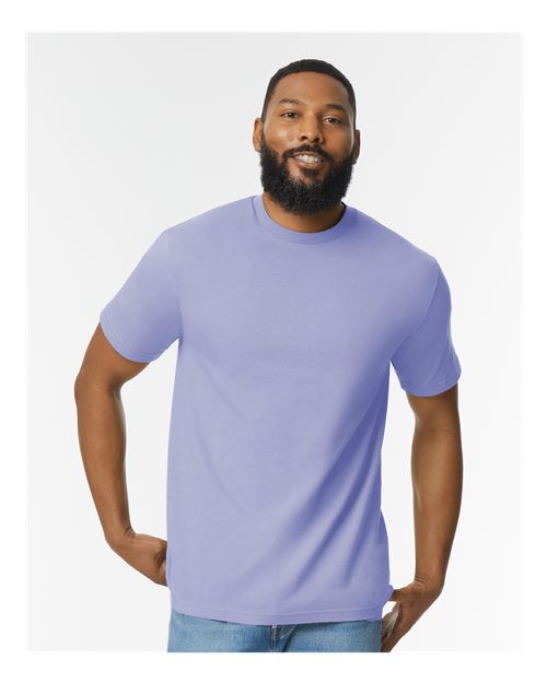 Gildan 65000 Unisex Softstyle Midweight T-Shirt in Violet