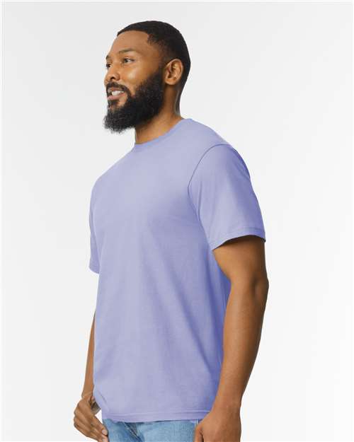 Gildan 65000 Unisex Softstyle Midweight T-Shirt in Violet