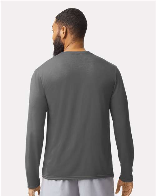 Gildan 42400 Unisex Performance Long Sleeve T-Shirt in Charcoal