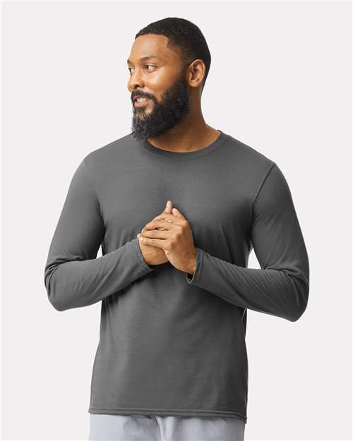 Gildan 42400 Unisex Performance Long Sleeve T-Shirt in Charcoal